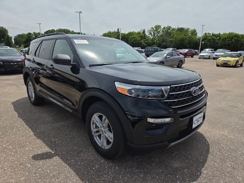 Certified 2023 Ford Explorer XLT w/ Equipment Group 202A AWD/4WD image 13