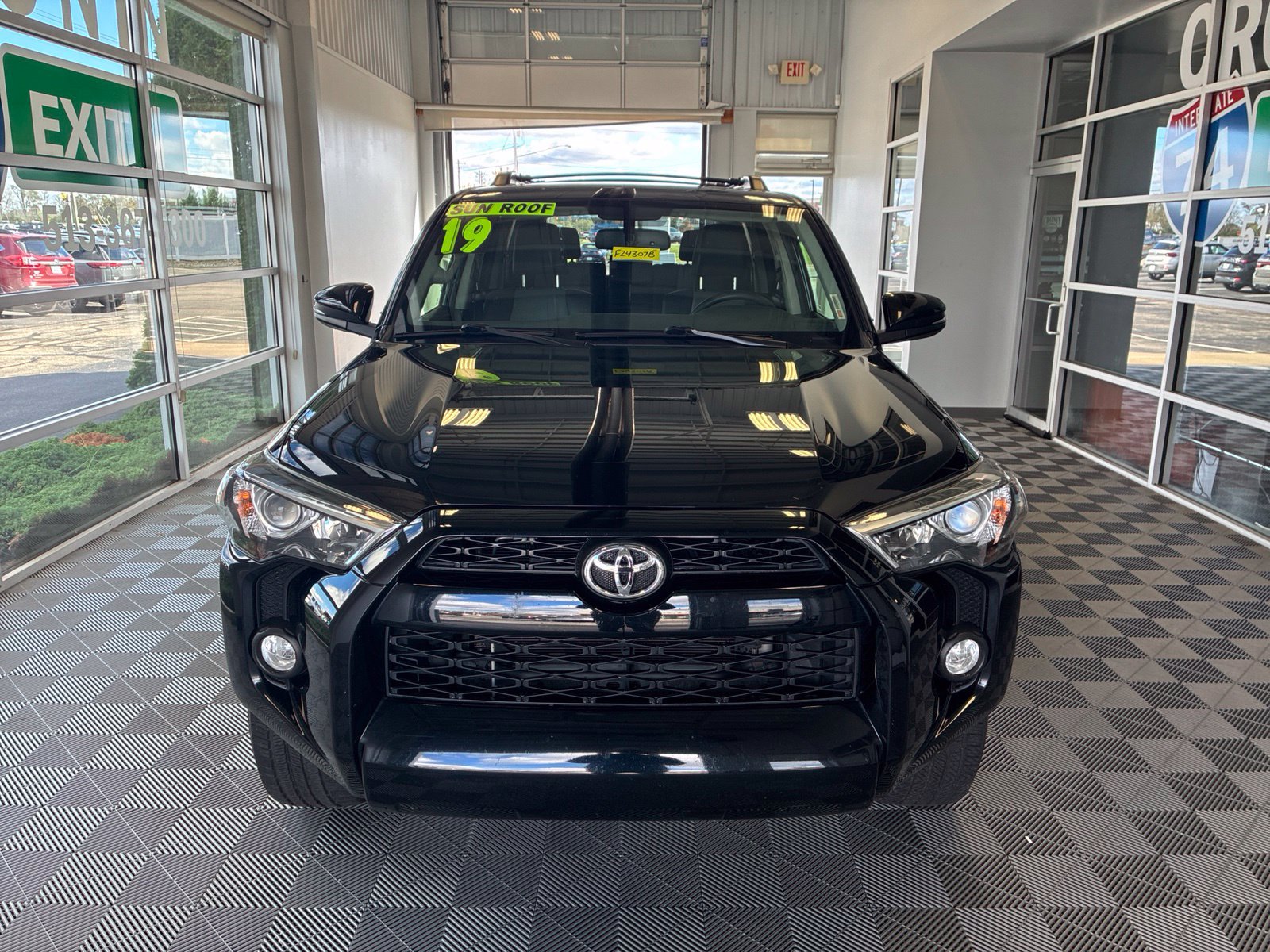 Used 2019 Toyota 4Runner SR5 Premium RWD image 2