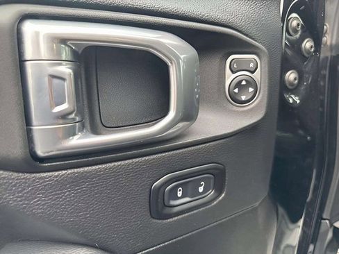 Used 2022 Jeep Wrangler Unlimited Sahara w/ Cold Weather Group image 8