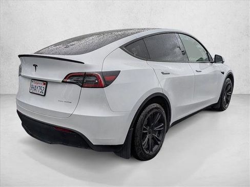 Used 2023 Tesla Model Y Long Range AWD/4WD image 5