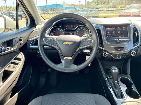 Used 2019 Chevrolet Cruze LS w/ LS Convenience Package FWD image 13