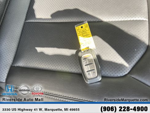 Used 2023 Chrysler Pacifica Touring-L FWD image 27