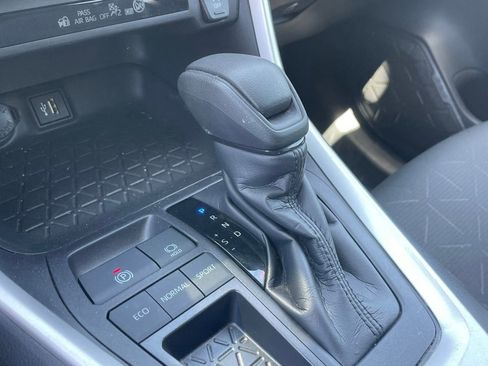 Used 2024 Toyota RAV4 XLE FWD image 5