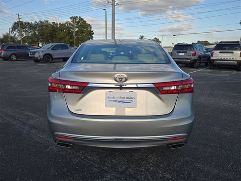 Used 2017 Toyota Avalon Touring image 5