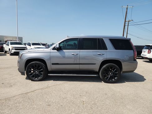 Used 2019 Cadillac Escalade Premium Luxury w/ Escalade Sport Edition RWD image 4