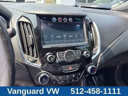 Used 2018 Chevrolet Cruze Premier FWD image 16