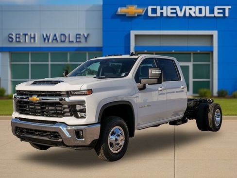 New 2026 Chevrolet Silverado 3500 LT w/ Convenience Package AWD/4WD image 3