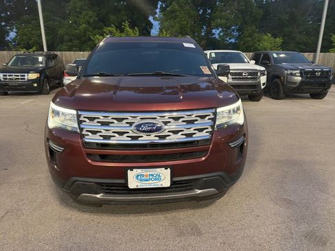Used 2018 Ford Explorer XLT FWD image 2