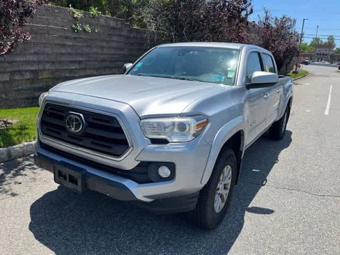 Used 2019 Toyota Tacoma SR5 AWD/4WD image 1