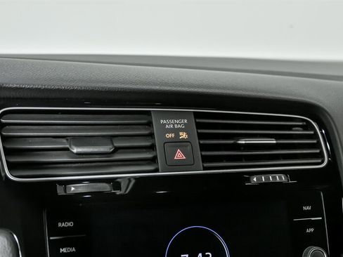 Used 2019 Volkswagen Golf 4-Door image 26