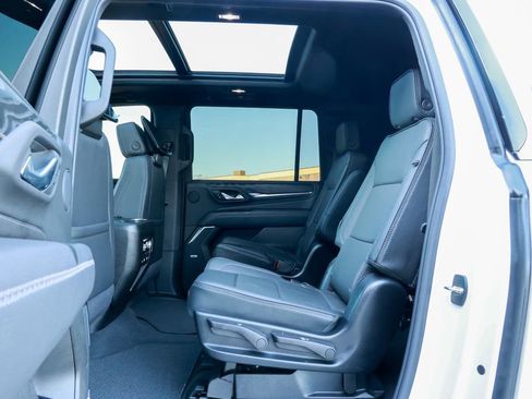 Used 2024 GMC Yukon XL Denali w/ Advanced Technology Package image 60