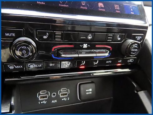 Certified 2024 Jeep Grand Cherokee Limited AWD/4WD image 21
