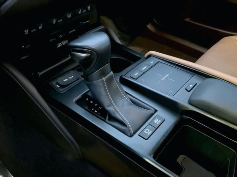 Used 2019 Lexus ES 300h image 16