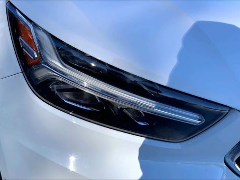 Used 2019 Volvo XC40 T5 Momentum image 26