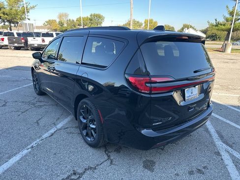 New 2026 Chrysler Pacifica Select image 22