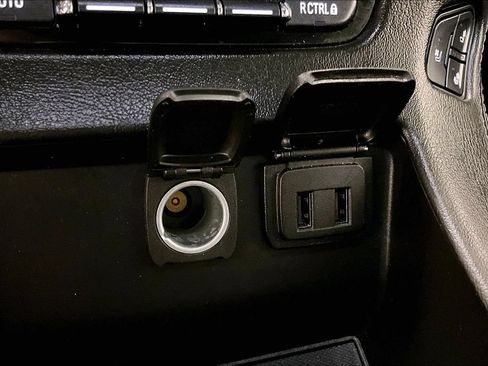 Used 2018 GMC Yukon SLT AWD/4WD image 16
