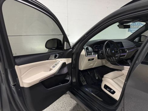 Used 2021 BMW X7 M50i w/ Dynamic Handling Package AWD/4WD image 11