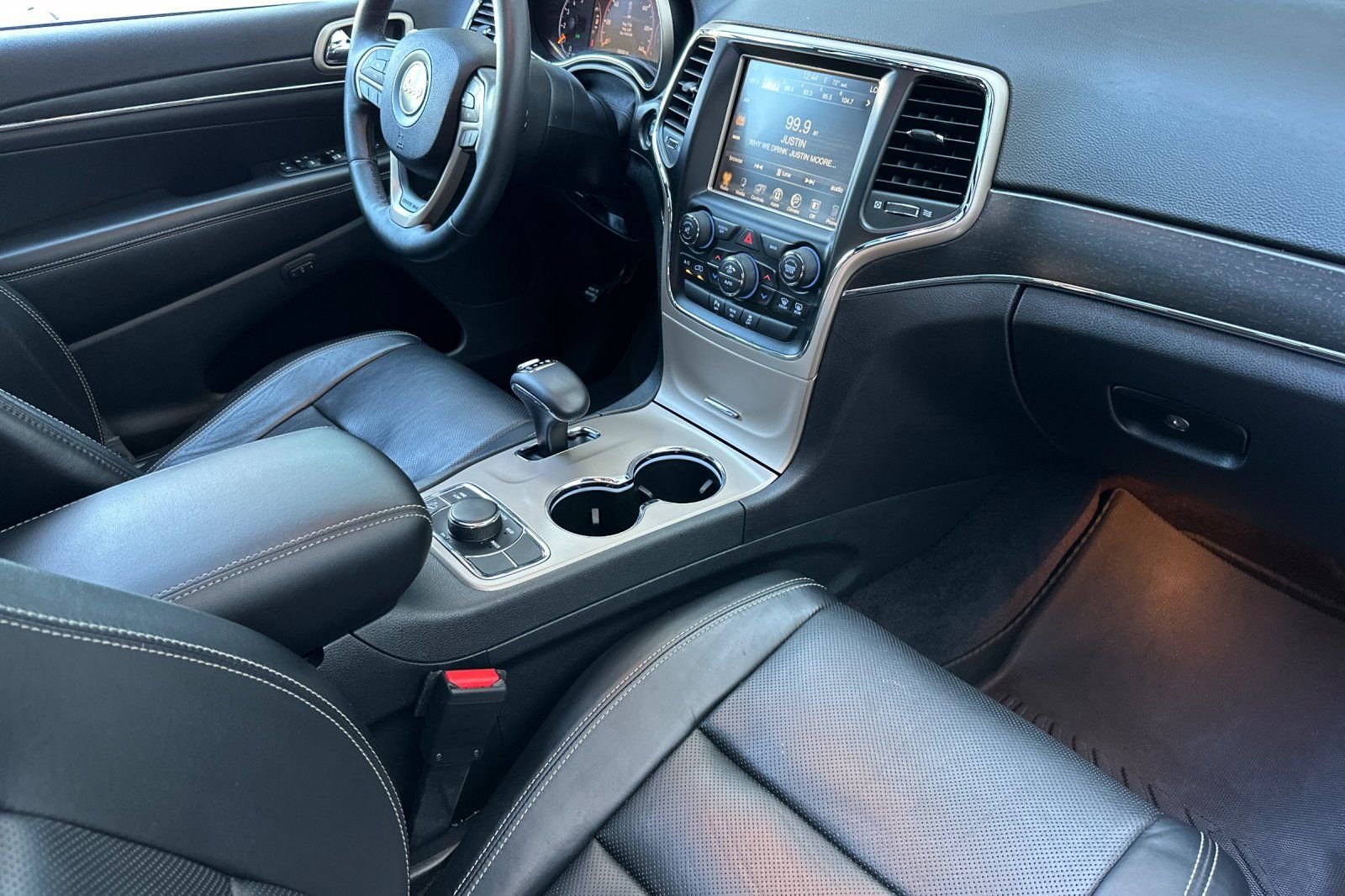 Used 2015 Jeep Grand Cherokee Limited w/ Luxury Group II AWD/4WD image 18