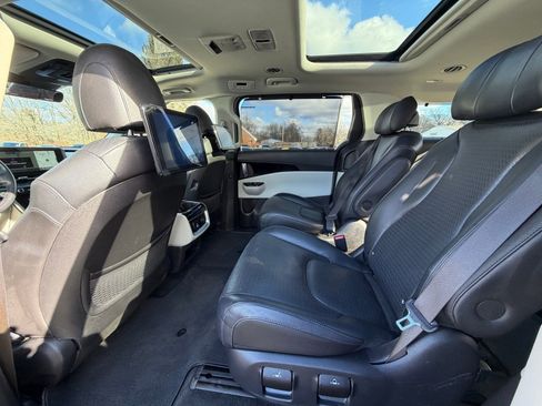 Used 2022 Kia Carnival SX Prestige image 8