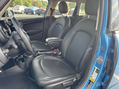 Used 2019 MINI Cooper 4-Door Hardtop w/ Signature Upholstery Package image 9