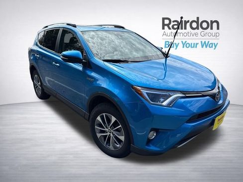 Used 2017 Toyota RAV4 XLE AWD/4WD image 1