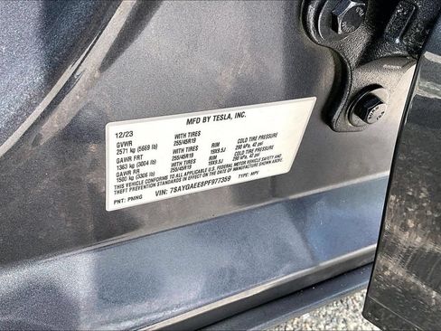 Used 2023 Tesla Model Y Long Range AWD/4WD image 17