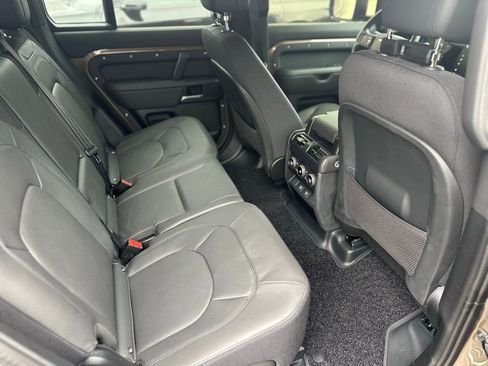 Used 2025 Land Rover Defender 110 X image 7