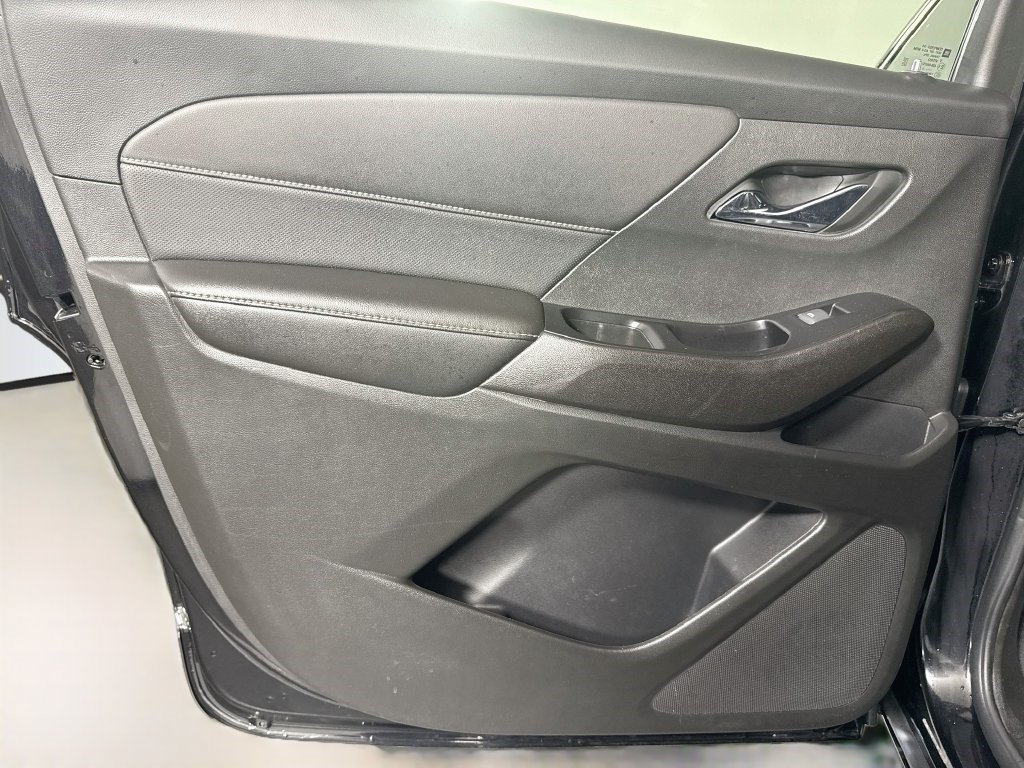 Used 2023 Chevrolet Traverse Premier FWD image 25