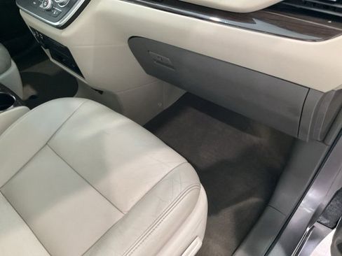 Used 2017 Toyota Sienna L image 26