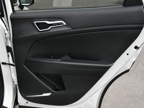 Used 2024 Kia Sportage LX image 36