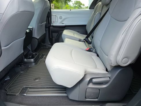 New 2026 Toyota Sienna XLE FWD image 23