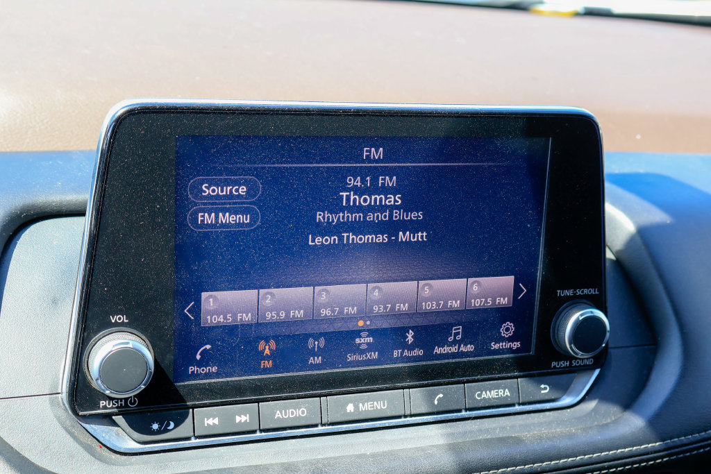 Used 2022 Nissan Rogue SV AWD/4WD image 3