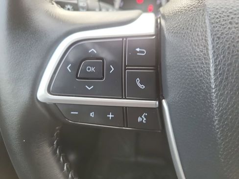 Used 2023 Toyota Highlander LE image 17