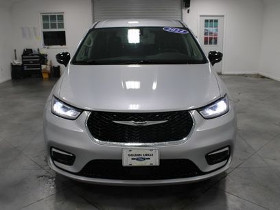 Used 2024 Chrysler Pacifica Touring-L