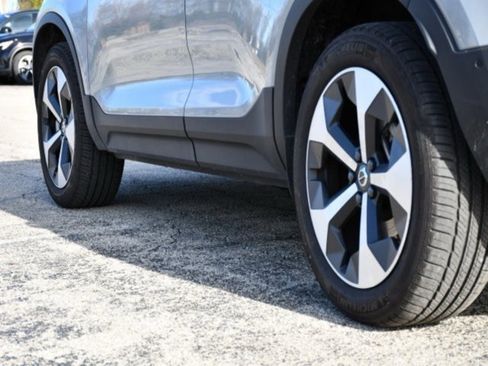 Certified 2025 Volvo XC40 B5 Plus image 9