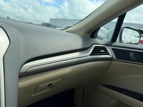 Used 2014 Ford Fusion SE FWD image 18