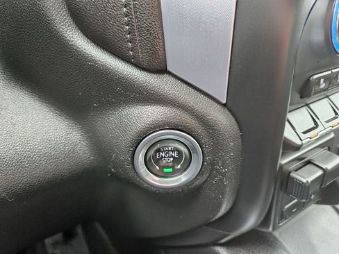 Used 2019 GMC Sierra 1500 SLT w/ SLT Premium Plus Package AWD/4WD image 28
