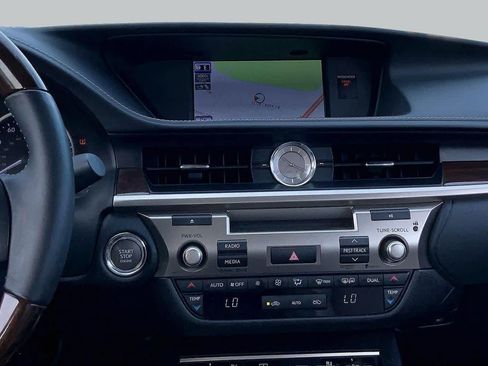 Used 2013 Lexus ES 350 w/ Luxury Pkg FWD image 7