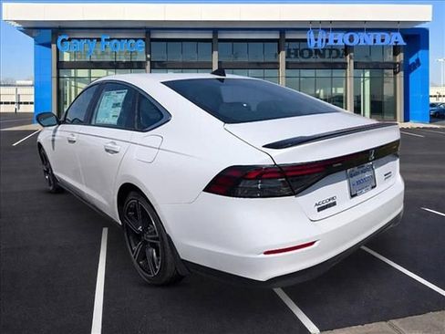 Used 2025 Honda Accord Sport image 3