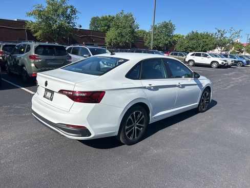 Used 2024 Volkswagen Jetta Sport FWD image 4