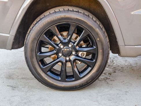 Used 2020 Jeep Grand Cherokee Altitude image 12