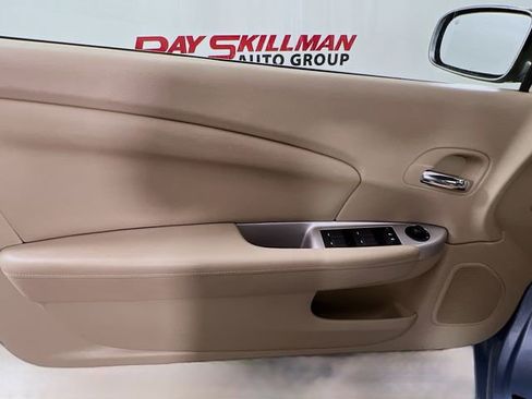 Used 2013 Chrysler 200 Limited image 28