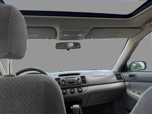 Used 2004 Toyota Camry FWD image 19