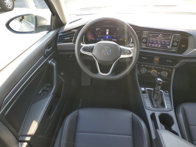 Certified 2024 Volkswagen Jetta SE w/ Panoramic Sunroof Package FWD image 29
