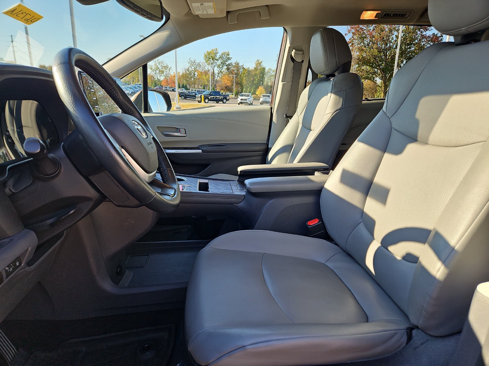 Certified 2022 Toyota Sienna XLE w/ XLE Plus Package FWD image 16