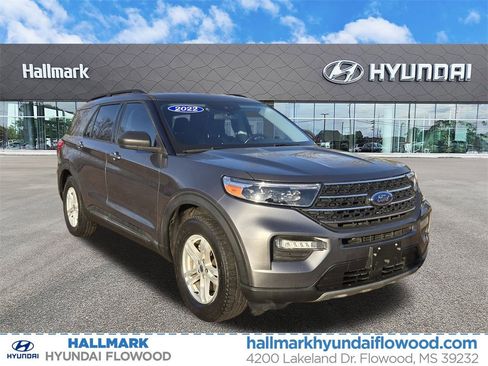 Used 2022 Ford Explorer XLT w/ Equipment Group 202A image 1