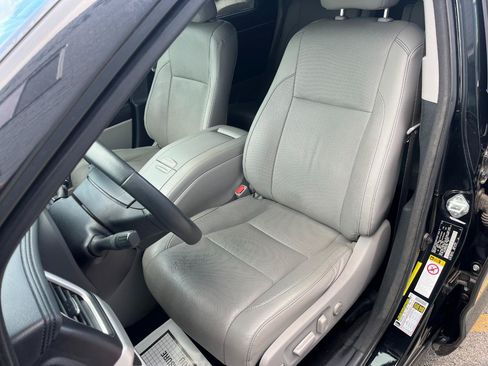Used 2016 Toyota Highlander Limited Platinum AWD/4WD image 12