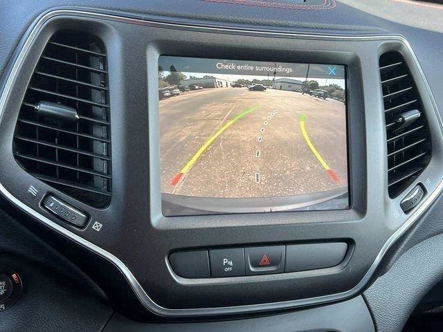 Used 2020 Jeep Cherokee Trailhawk w/ Cold Weather Group AWD/4WD image 23