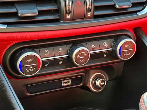 Used 2021 Alfa Romeo Giulia Ti Sport image 27