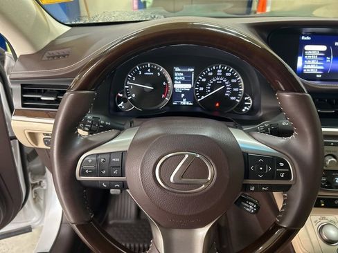 Used 2017 Lexus ES 350 w/ Premium Package image 11